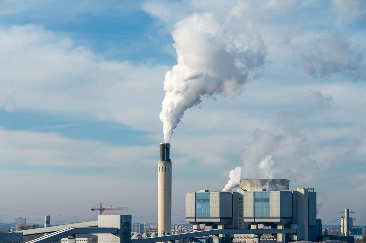 Poluição do ar por empresas no dia do meio ambiente